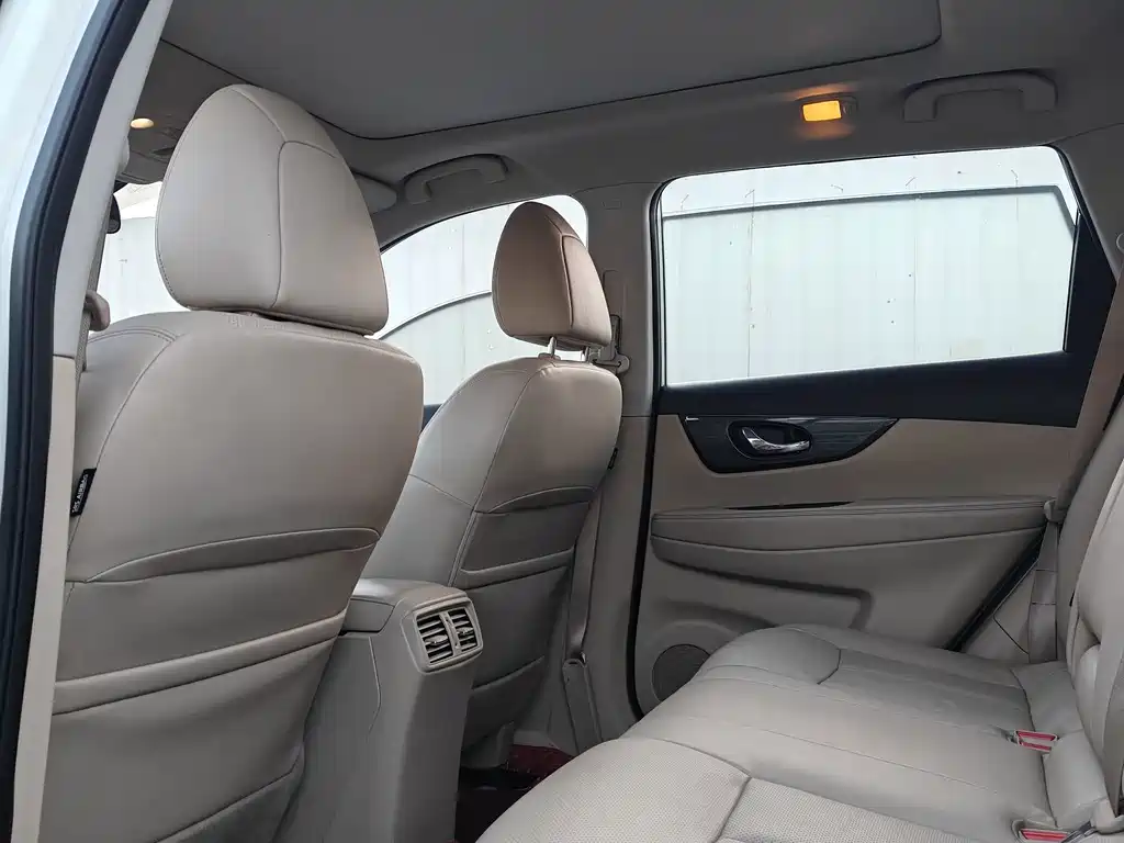 Nissan X-Trail — миниатюра 8