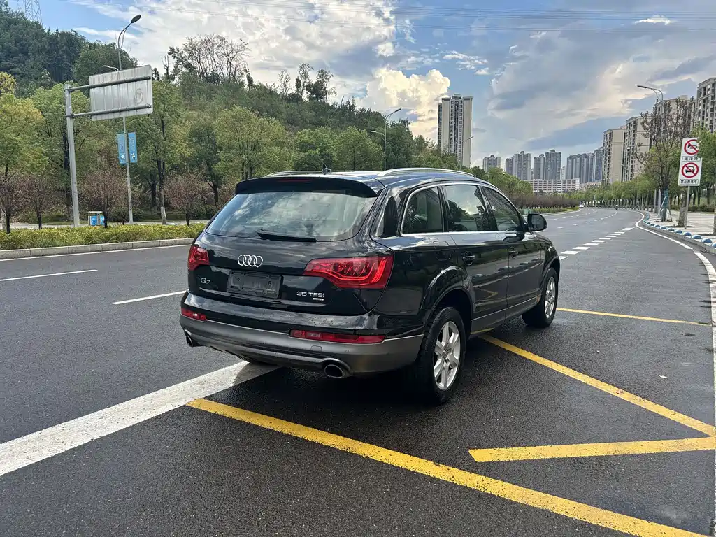 Audi Q7 — миниатюра 5
