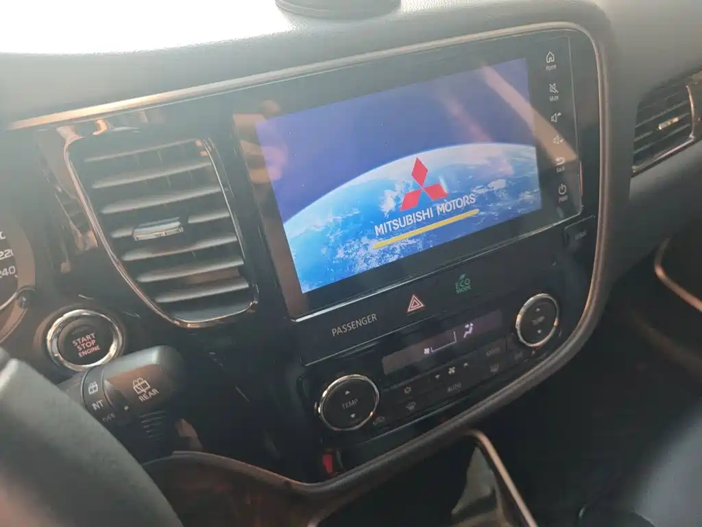 Mitsubishi Outlander — миниатюра 9