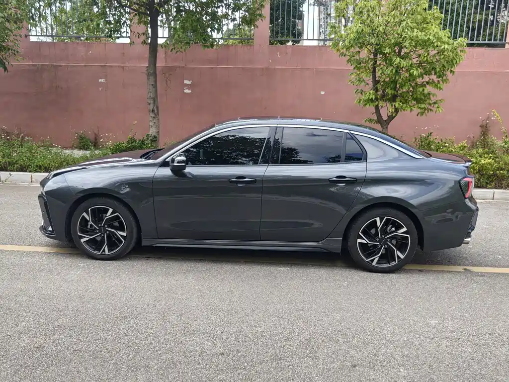 Lynk & Co 03 — миниатюра 5