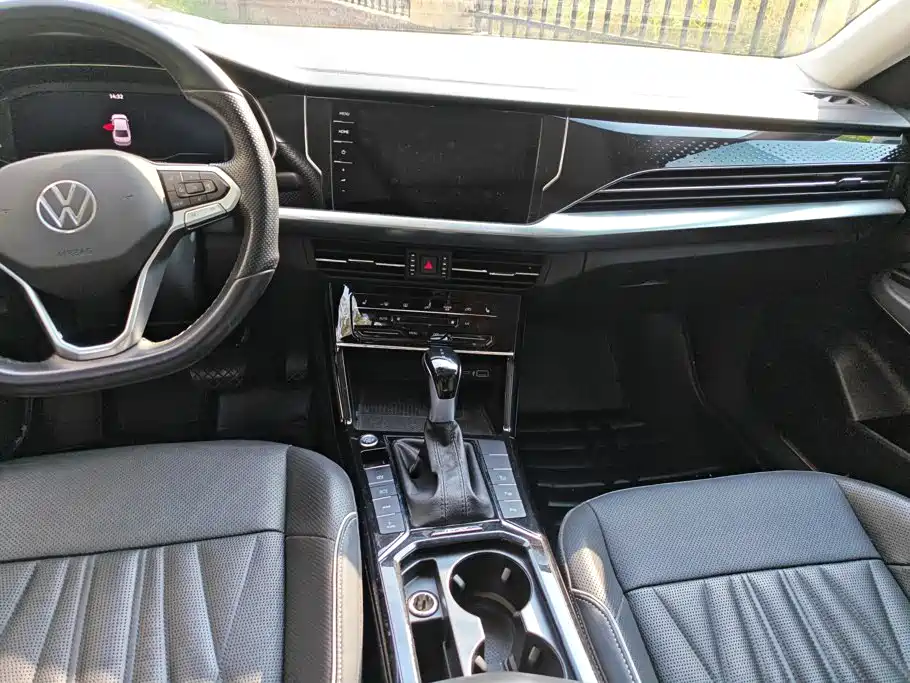 Volkswagen Passat PHEV — миниатюра 16