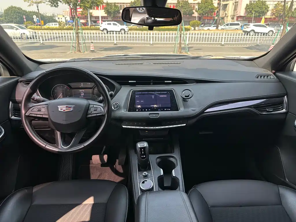 CADILLAC XT4