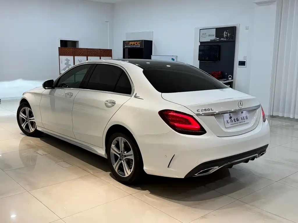 Mercedes-Benz C-Class — миниатюра 6