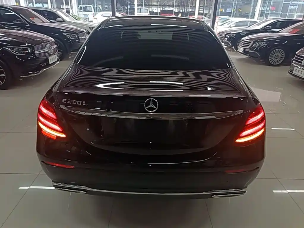 Mercedes-Benz E-Class — миниатюра 6