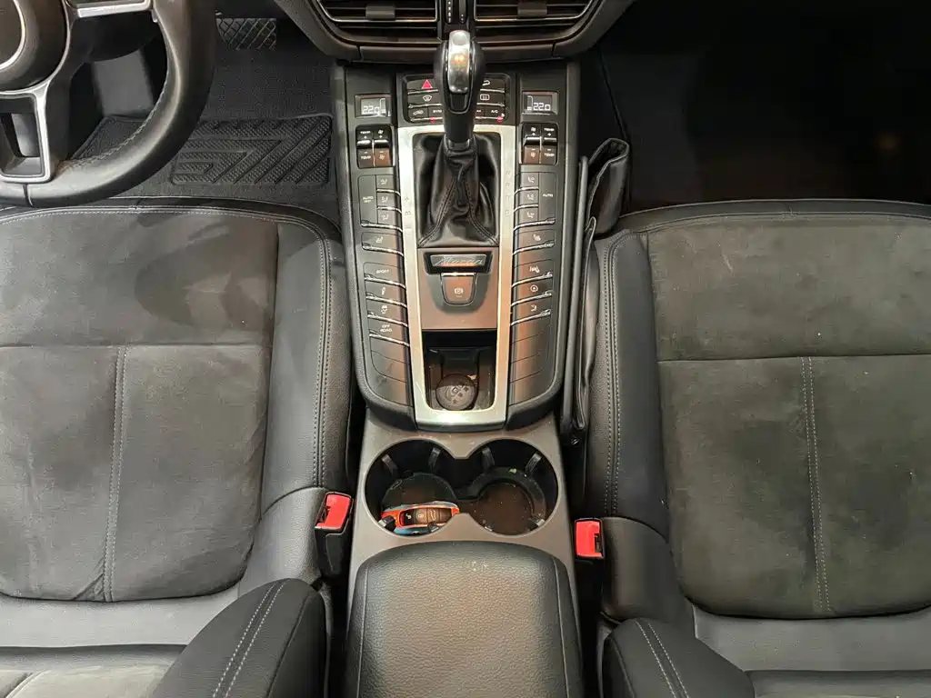 Porsche Macan — миниатюра 4