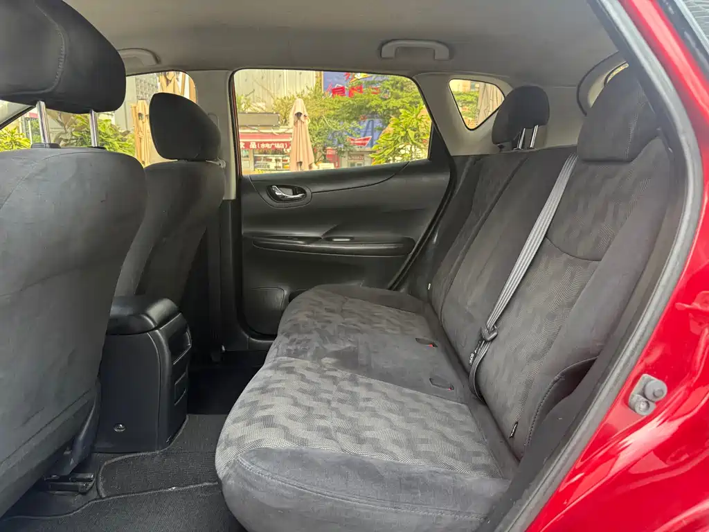 Nissan Tiida — миниатюра 9