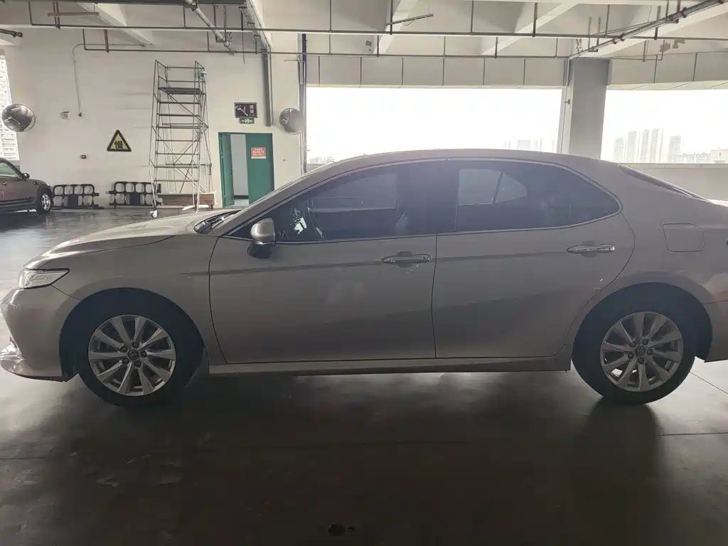 Toyota Camry — миниатюра 4
