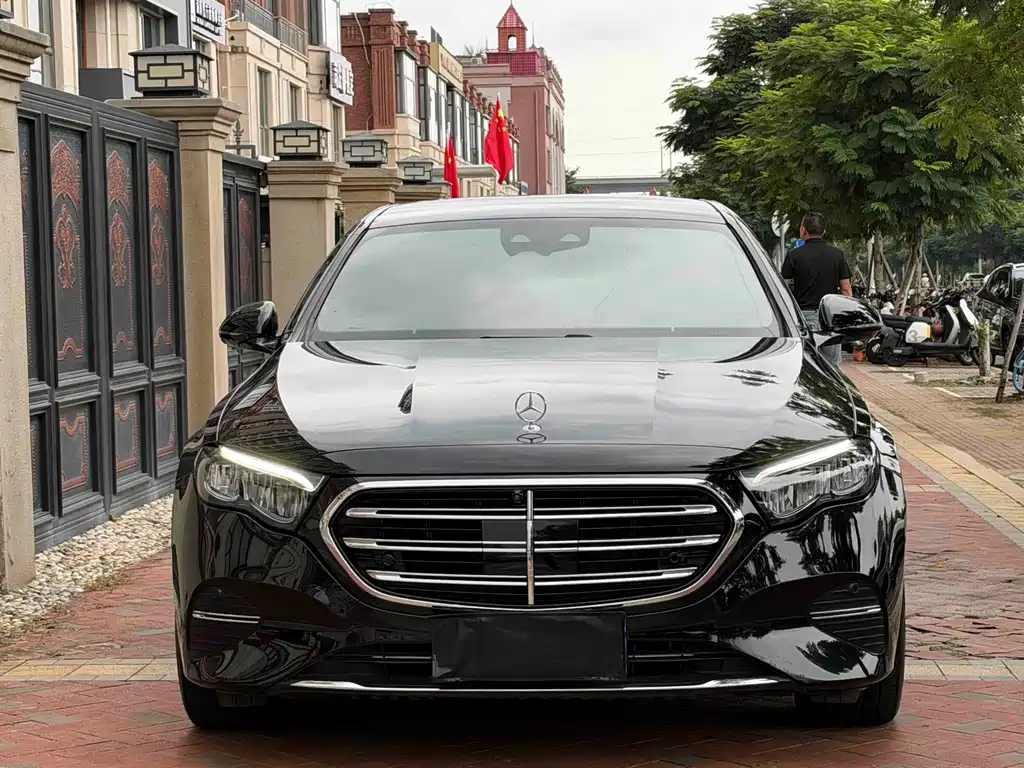 Mercedes-Benz E-Class — миниатюра 2