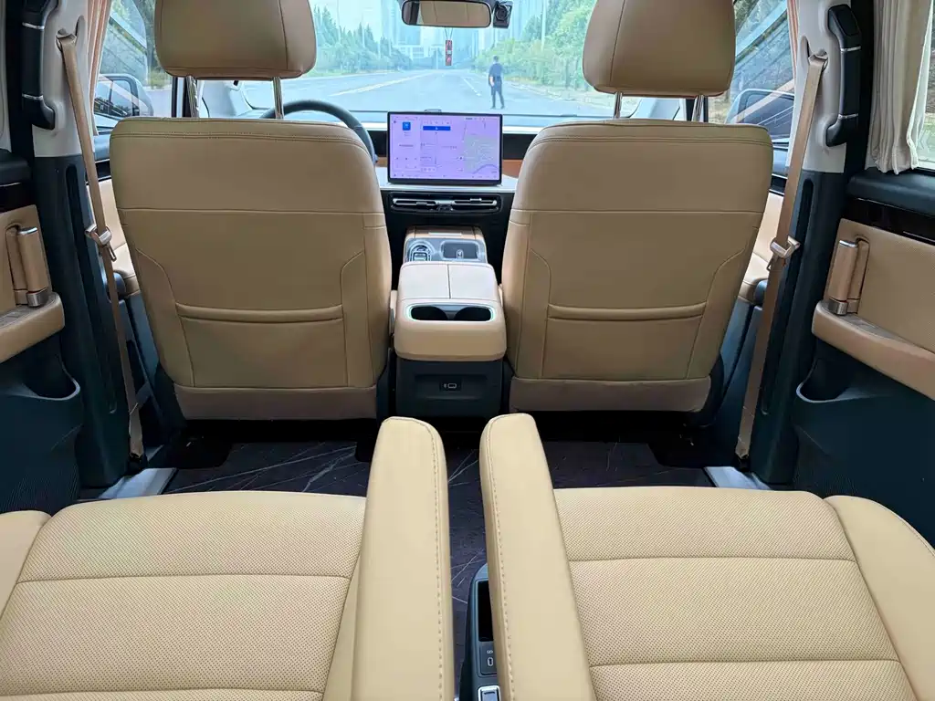 GAC Motor Trumpchi E8 PHEV — миниатюра 13