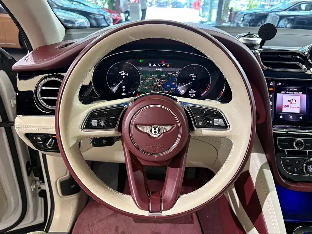 Bentley Bentayga — миниатюра 8