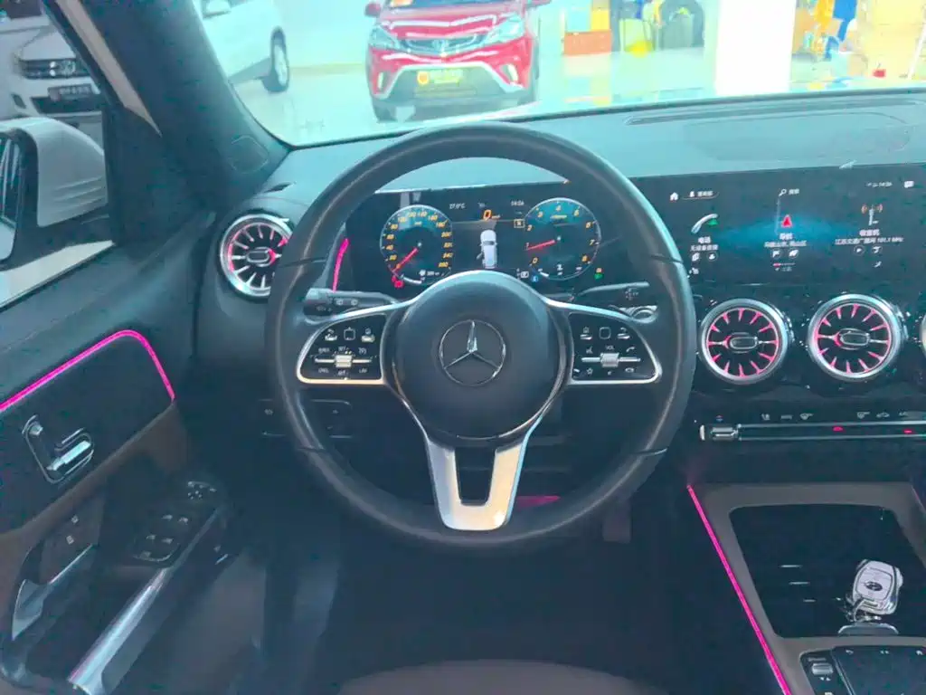 Mercedes-Benz GLB — миниатюра 11