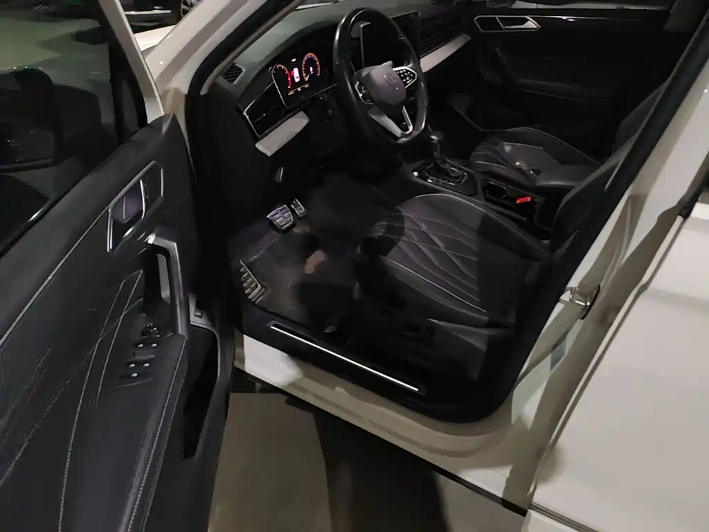 Volkswagen Tiguan L — миниатюра 18
