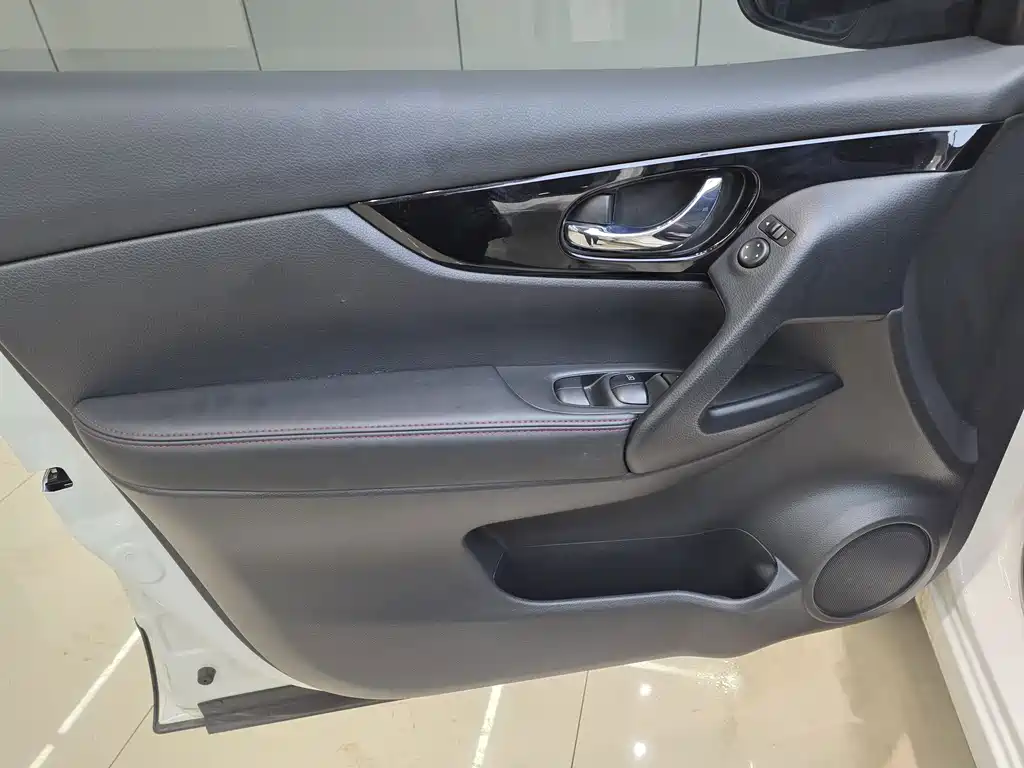 Nissan Qashqai — миниатюра 11