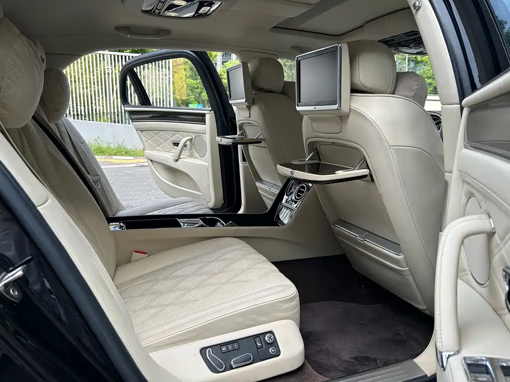 Bentley Flying Spur — миниатюра 9
