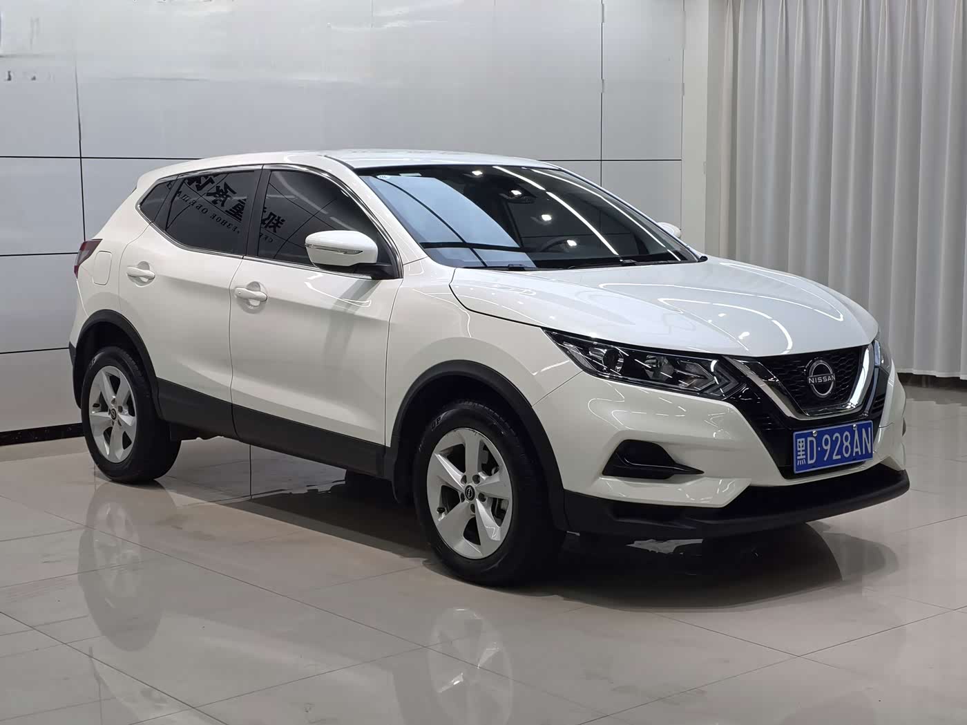 Nissan Qashqai 2.0 л 2023 г. Белый, пробег 25000 км