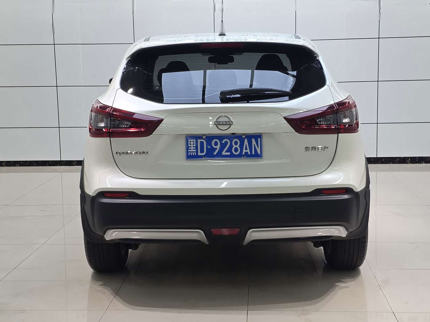 Nissan Qashqai 2.0 л 2023 г. Белый, пробег 25000 км