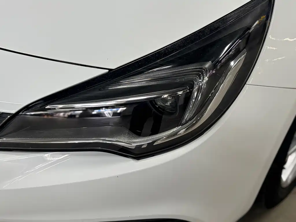 Buick Verano — миниатюра 11