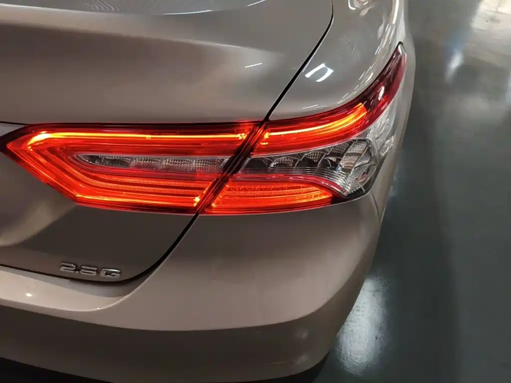 Toyota Camry — миниатюра 8