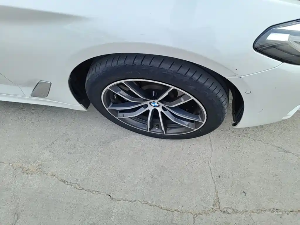 BMW 5 Series — миниатюра 12