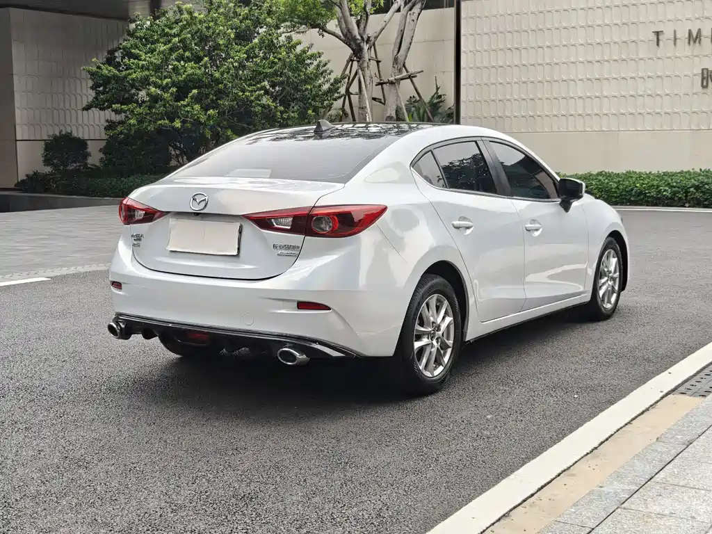 Mazda Mazda3 3 2017 1.5L AT Luxury V