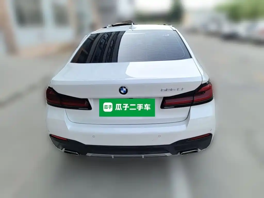 BMW 5 Series — миниатюра 8