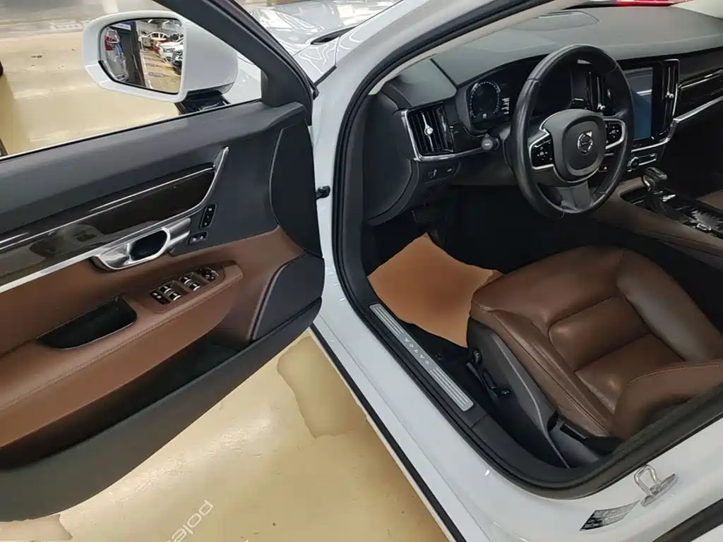 Volvo S90 — миниатюра 16