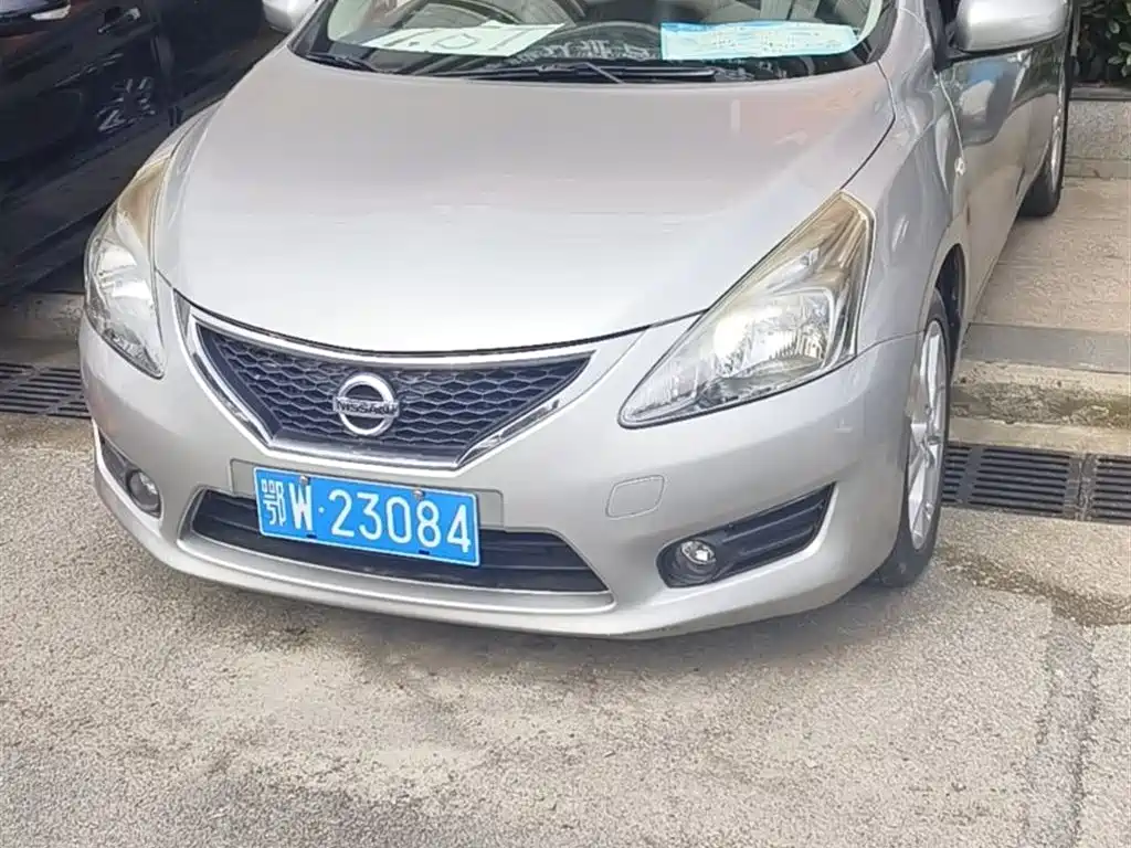 Nissan Tiida 2012