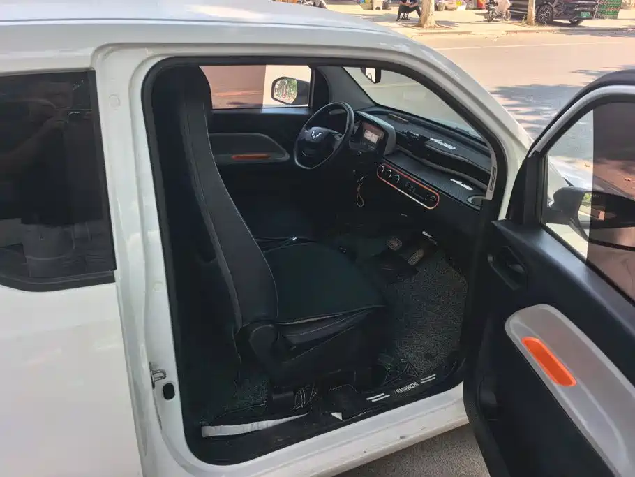 Wuling MINIEV — миниатюра 8