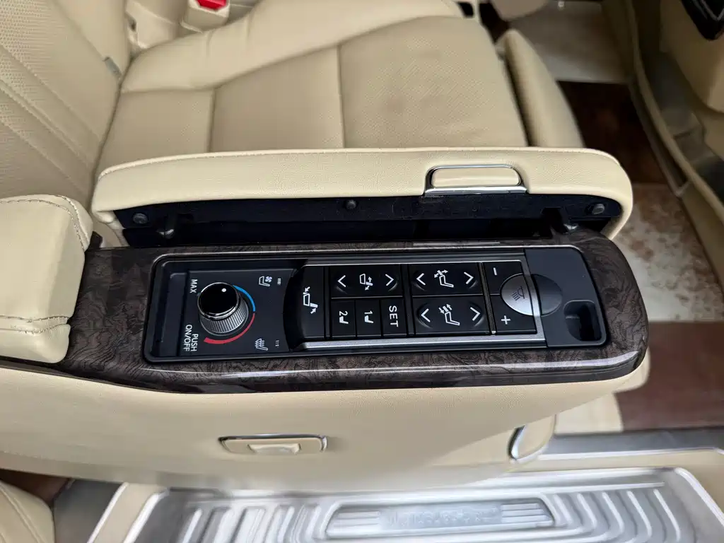 Mercedes-Benz V-Class — миниатюра 14