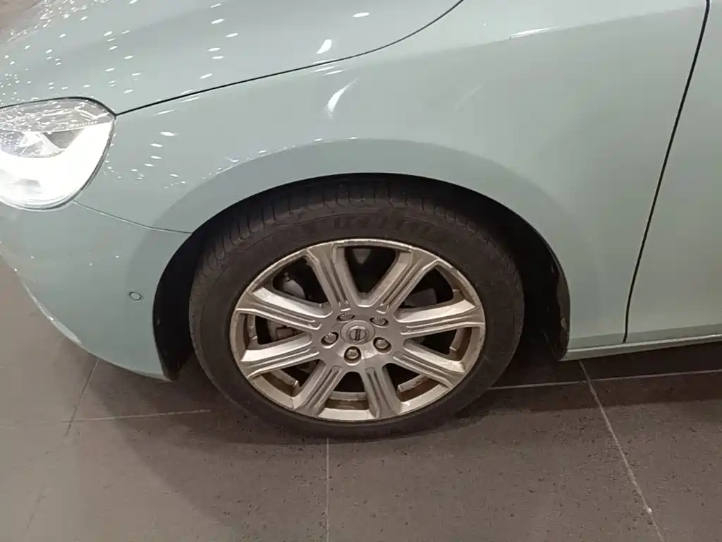 Volvo V40 — миниатюра 23
