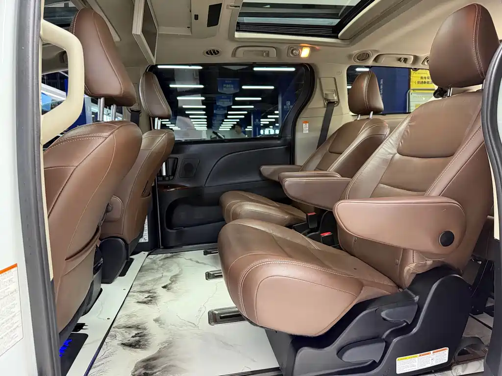 Toyota Sienna — миниатюра 11