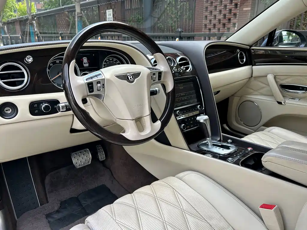 Bentley Flying Spur — миниатюра 7