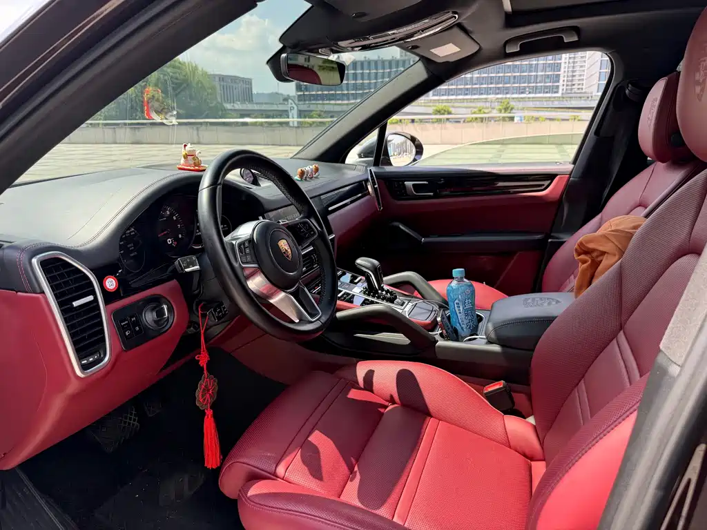 Porsche Cayenne — миниатюра 10