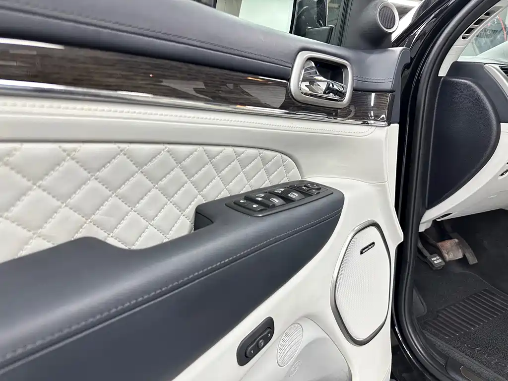 Jeep Grand Cherokee (Import) — миниатюра 18