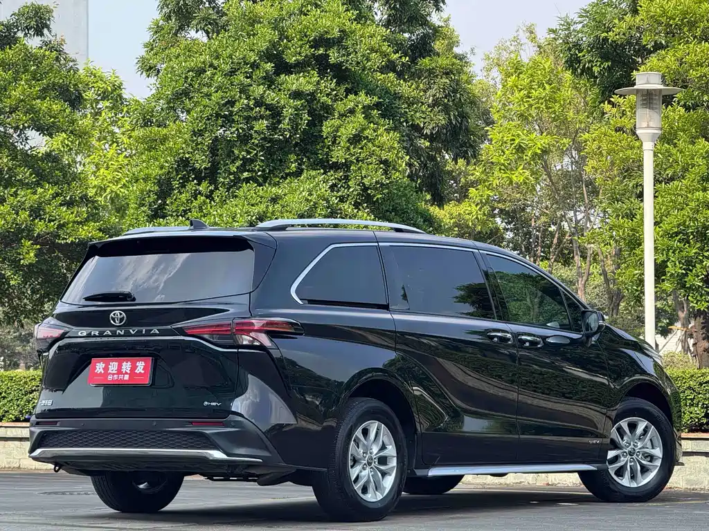 Toyota Granvia — миниатюра 4