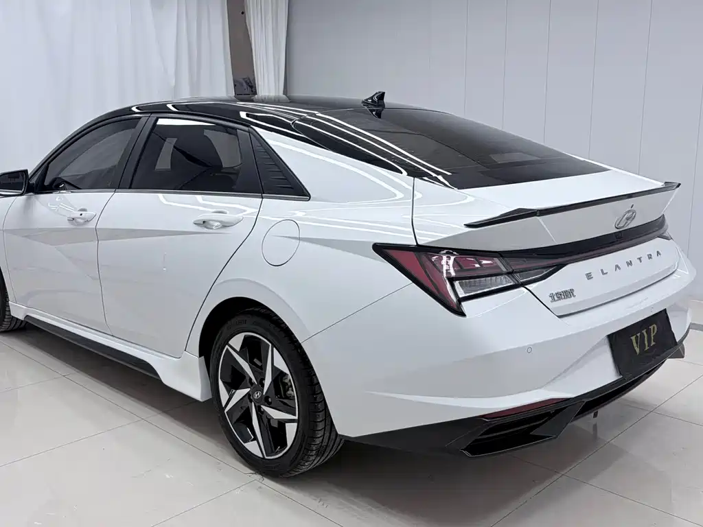 Hyundai Elantra — миниатюра 6
