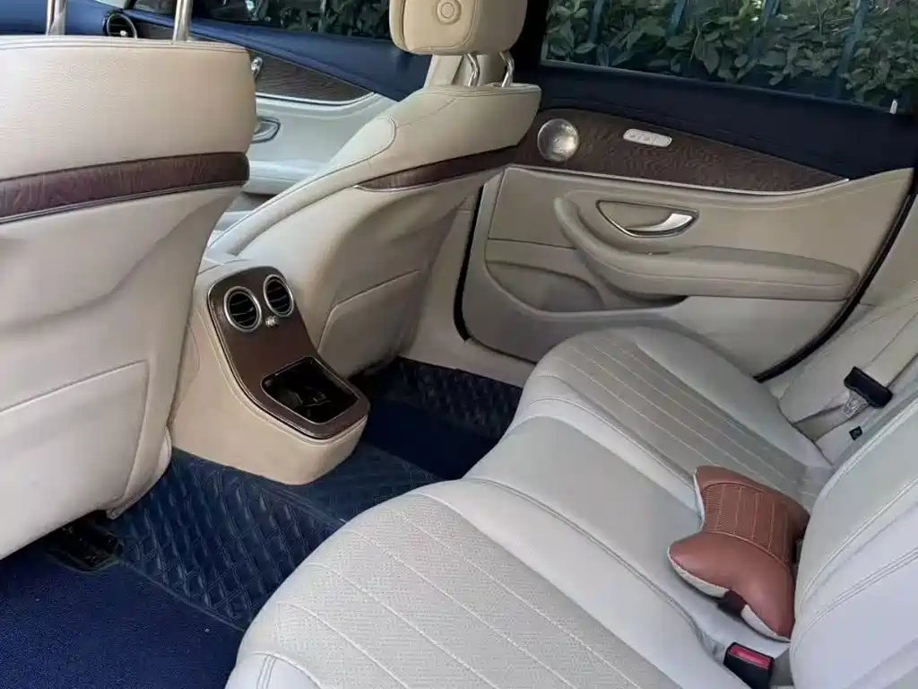 Mercedes-Benz E-Class — миниатюра 3