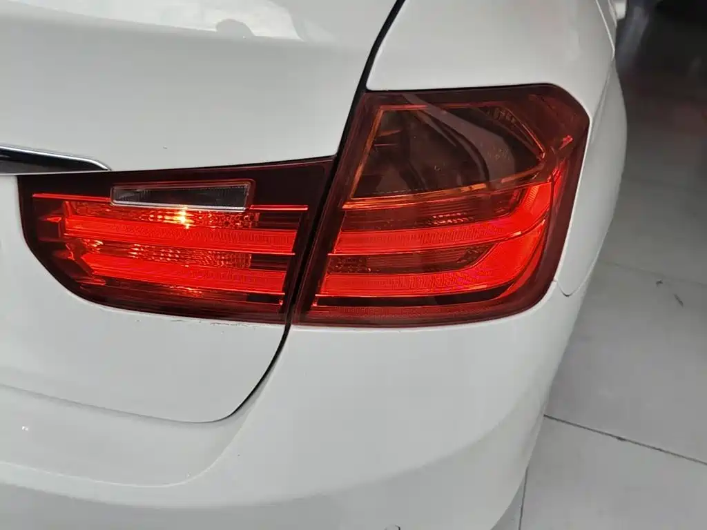 BMW 3 Series — миниатюра 8