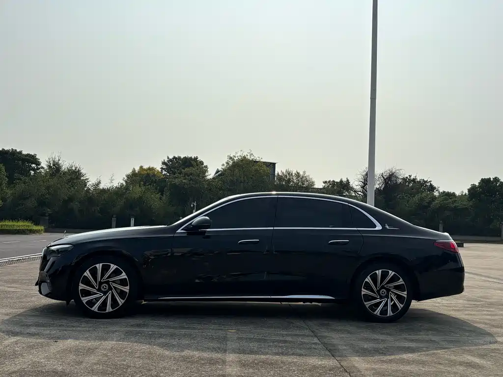Mercedes-Benz E-Class — миниатюра 4