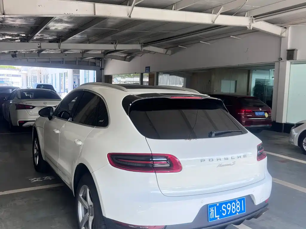 Porsche Macan — миниатюра 3