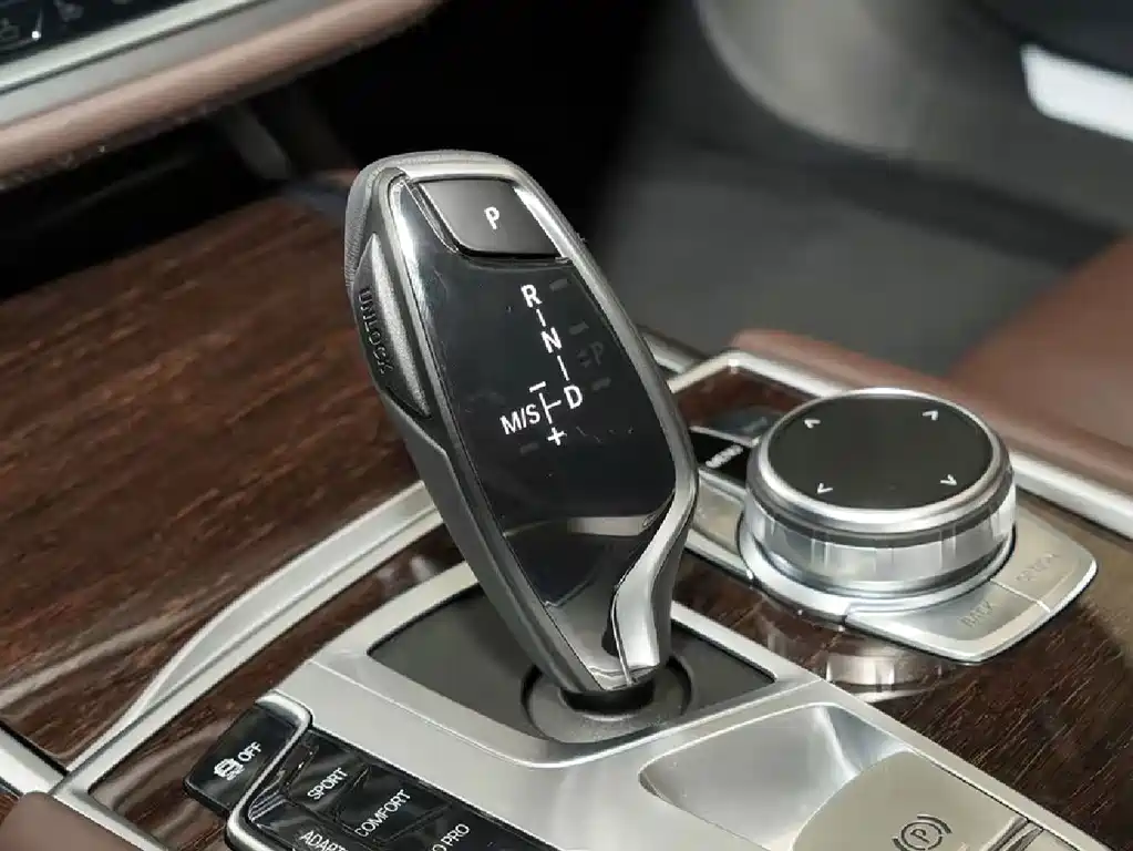 BMW 7 Series — миниатюра 5