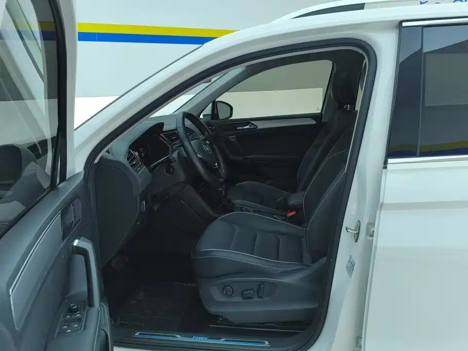 Volkswagen Tiguan L PHEV — миниатюра 9