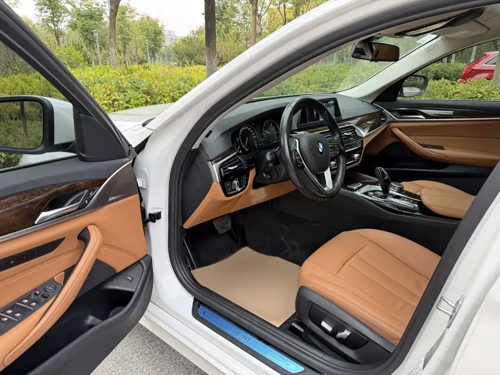 BMW 5 Series — миниатюра 8