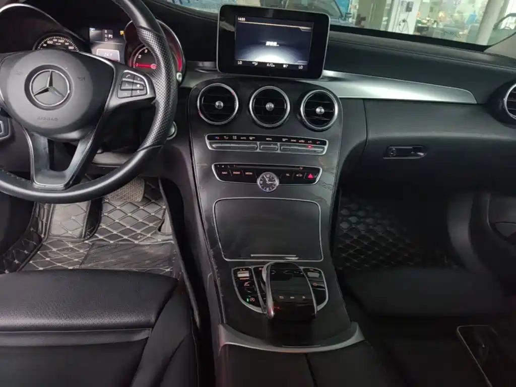 Mercedes-Benz C-Class — миниатюра 13