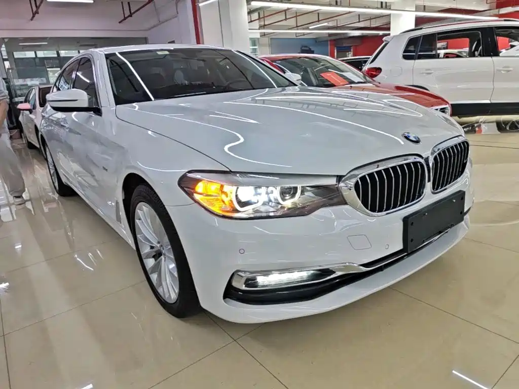 BMW 5 Series — миниатюра 4