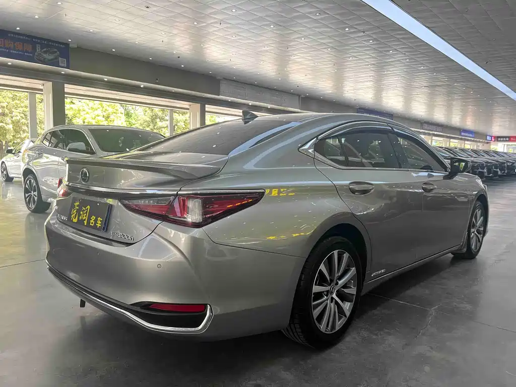 Lexus ES 2020 300h V