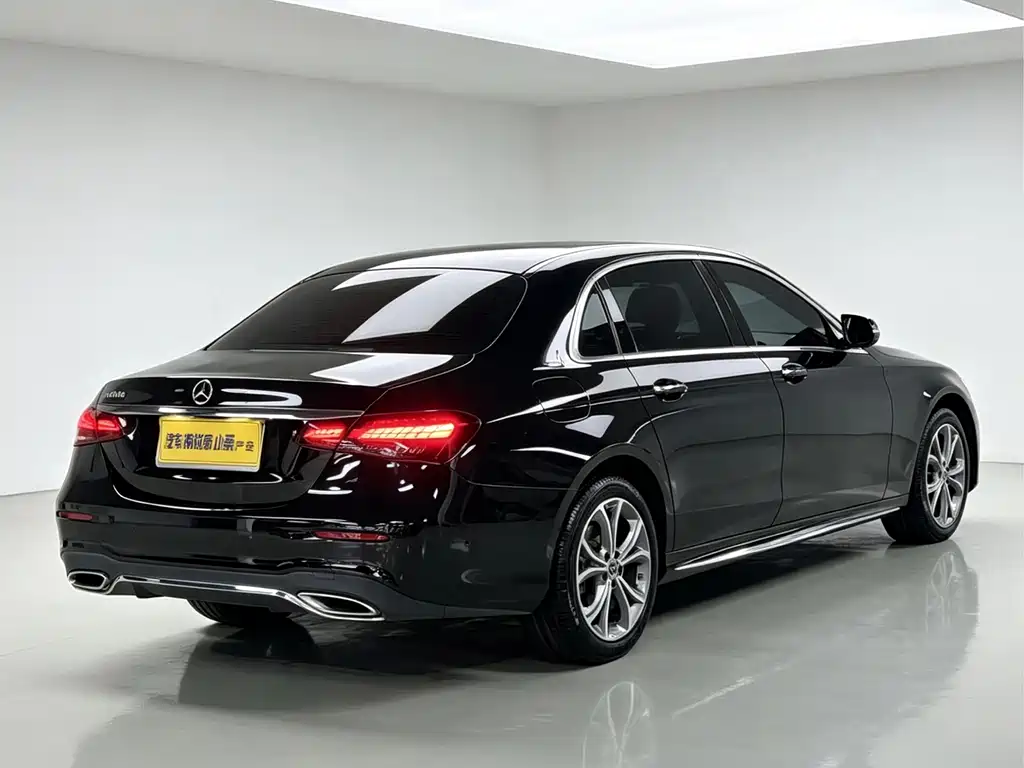 Mercedes-Benz E-Class — миниатюра 11