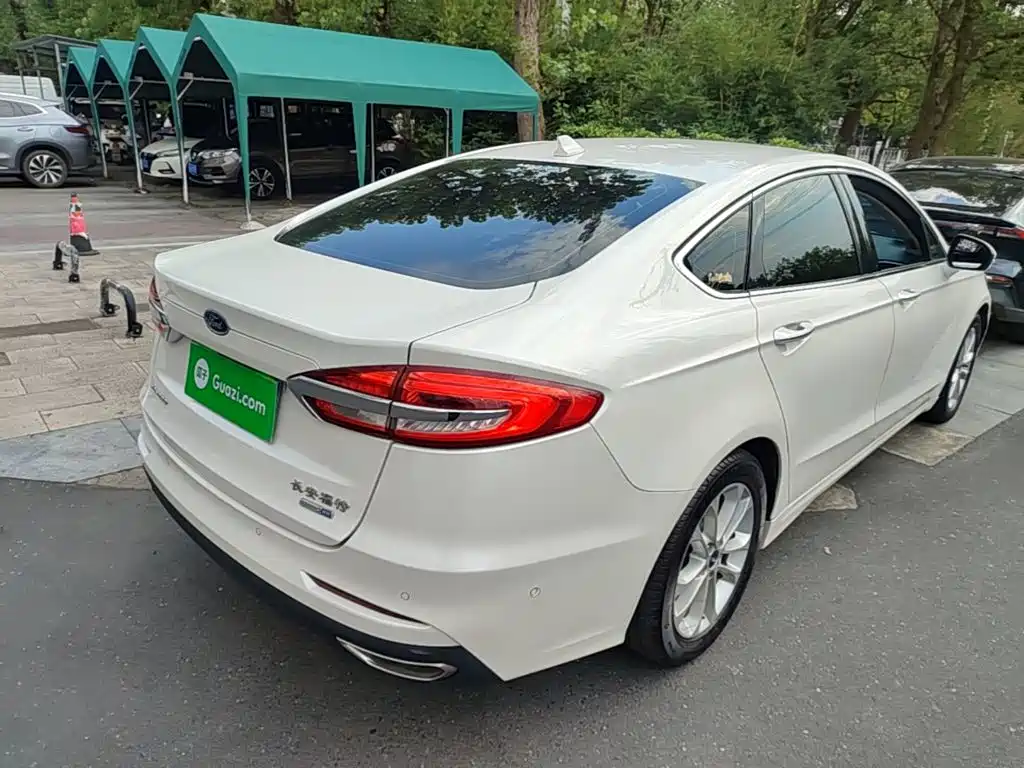 Ford Mondeo — миниатюра 7