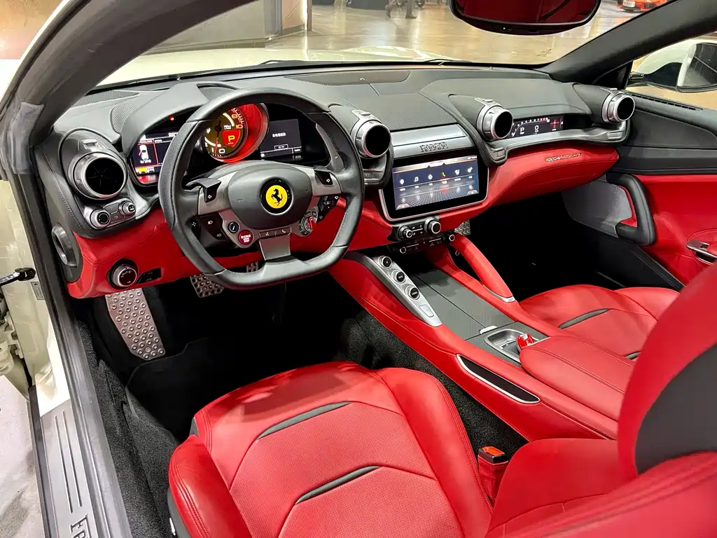 Ferrari GTC4Lusso 2017 3.9T V8