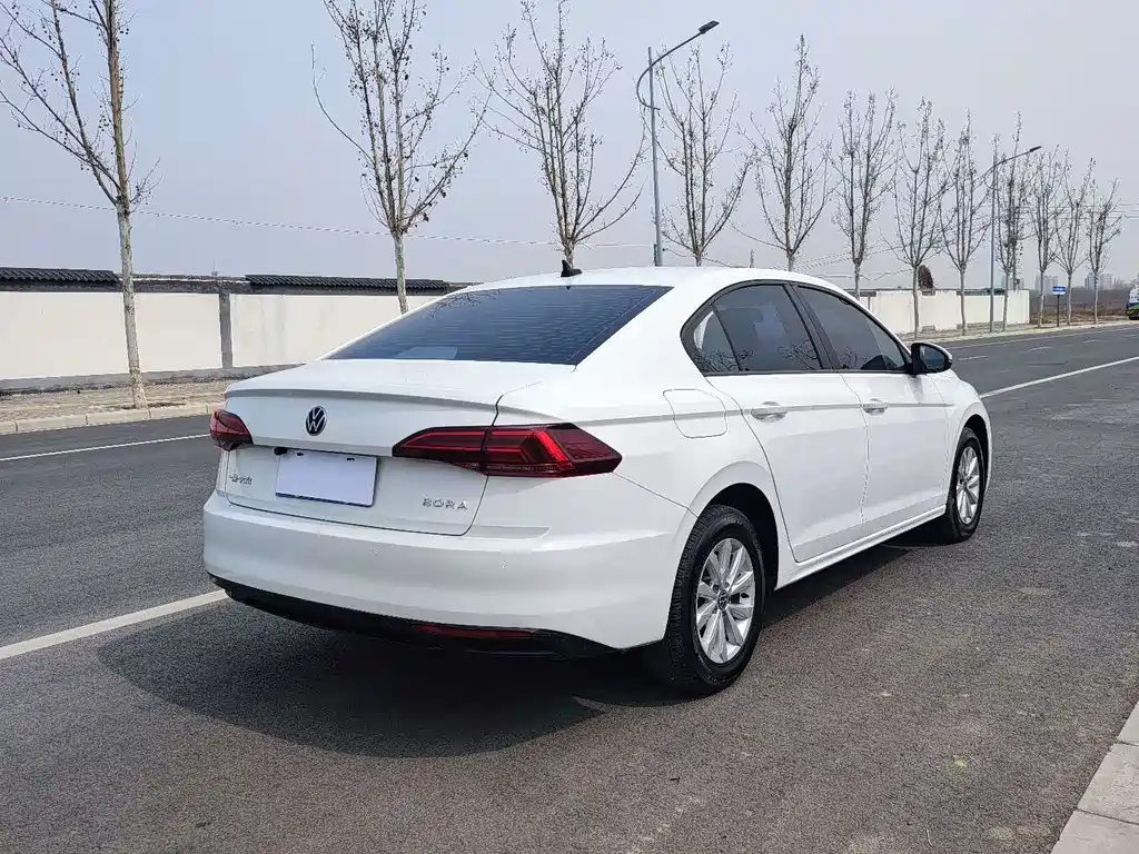 VOLKSWAGEN BORA